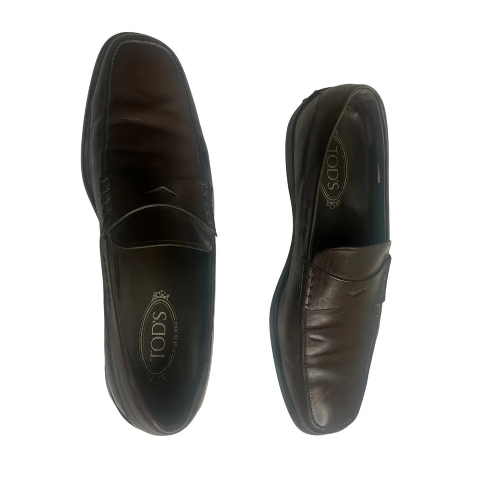 Tod's Men's Dark Brown Leather Slip-Ons, size 9, pre-owned, gently used